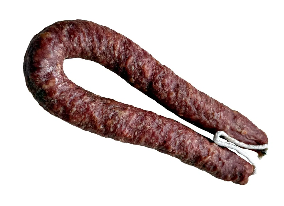 Salchichón Extra de Zamora. Salchichón Sarta de unos 500 grs. Picoteo salado ideal como aperitivo para cualquier ocasión. Producto artesano. Salchichón Herradura 100% Natural Zamorano.