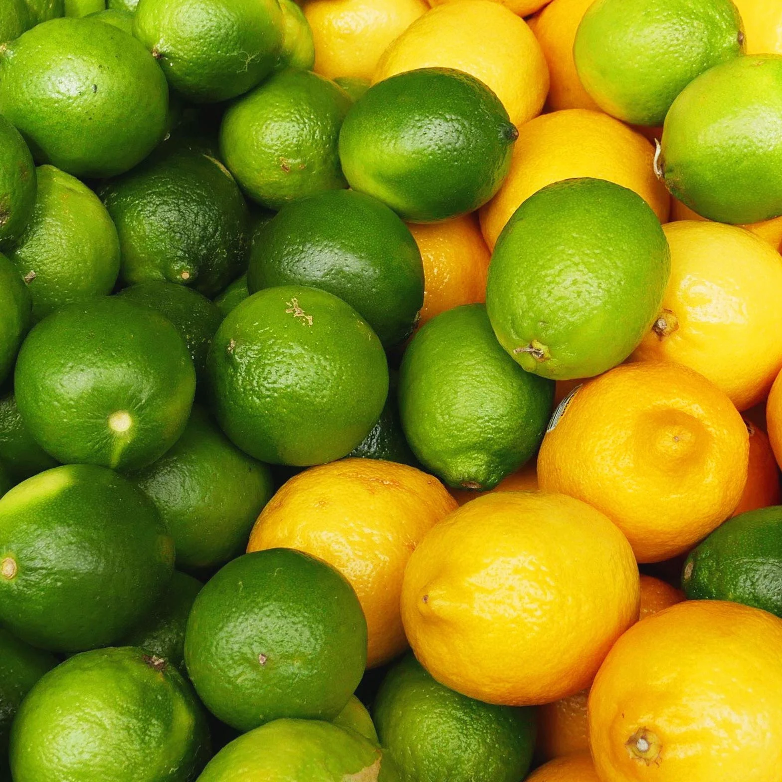 FruttaMax - Concentrado de jarabe de frutas | Menos azúcar | con un 60% de contenido de fruta | adecuado para máquina de refrescos 500ml (Limón-Lima)