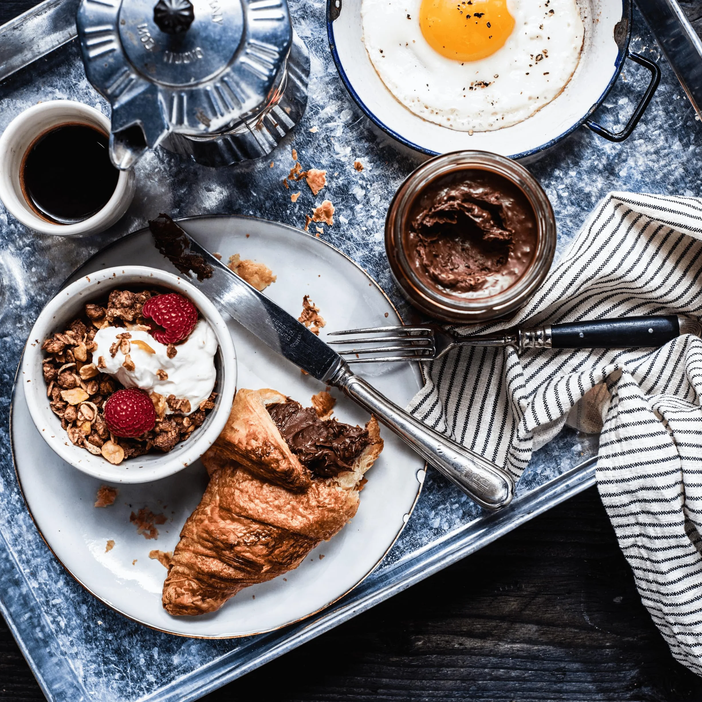 Ovomaltine Crunchy Cream - Crema de chocolate crujiente única sin aceite de palma, dulce para untar con crujientes trozos ovomaltinos, fabricado en Suiza (1 x 380 g)