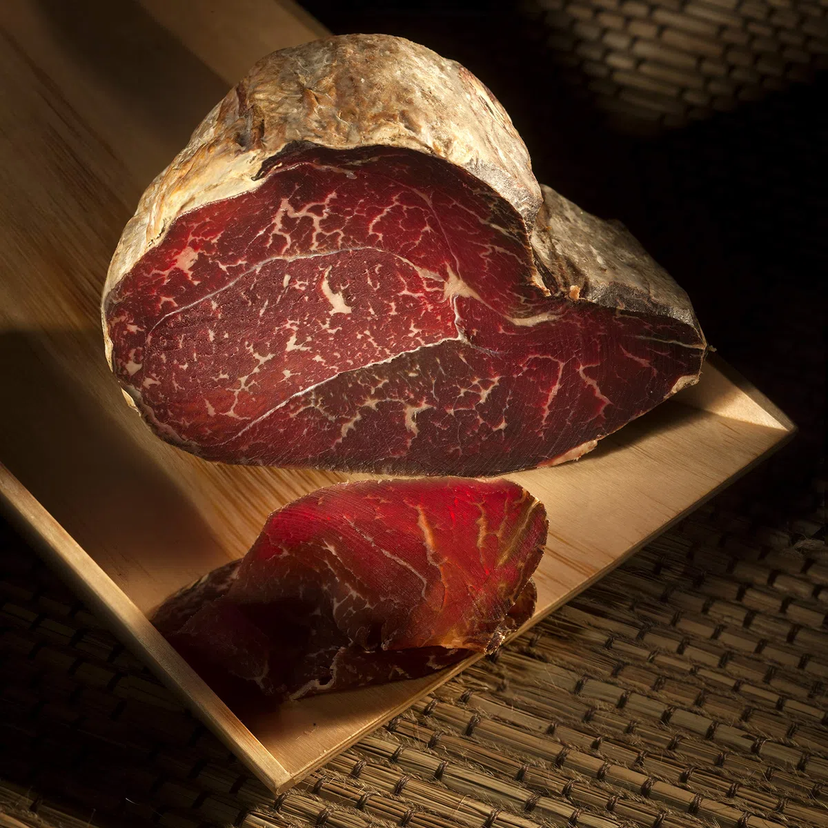 Embutidos Ezequiel Cecina de León IGP Halal taco 700 g. Cecina de vaca ahumada en leña de roble. 100% Halal
