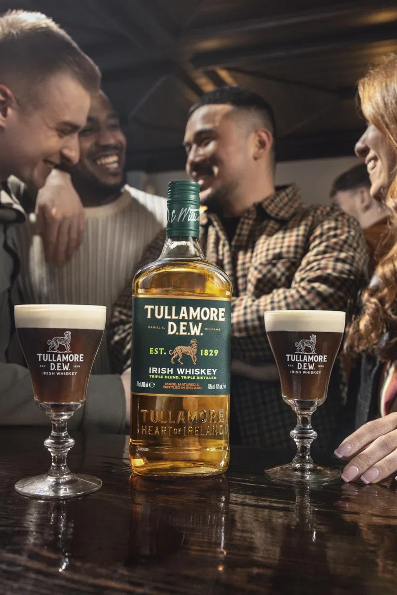Tullamore DEW Whiskey Irlandés Triple mezcla, 1l