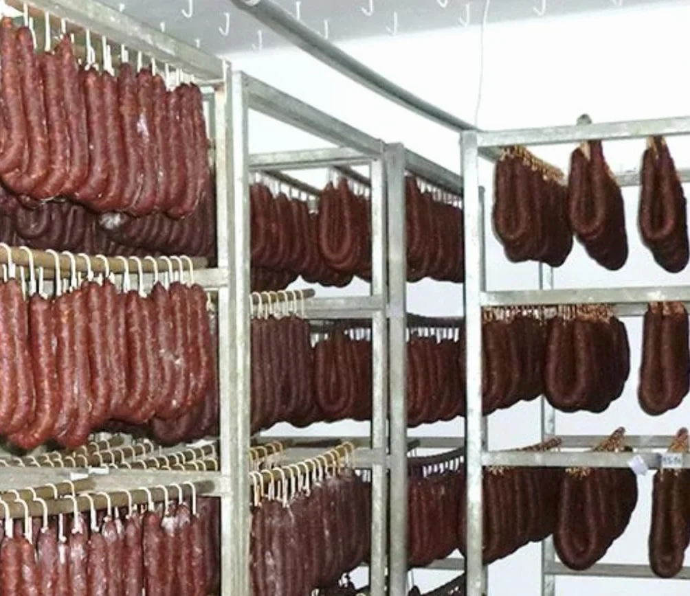 Salchichón Extra de Zamora. Salchichón Sarta de unos 500 grs. Picoteo salado ideal como aperitivo para cualquier ocasión. Producto artesano. Salchichón Herradura 100% Natural Zamorano.