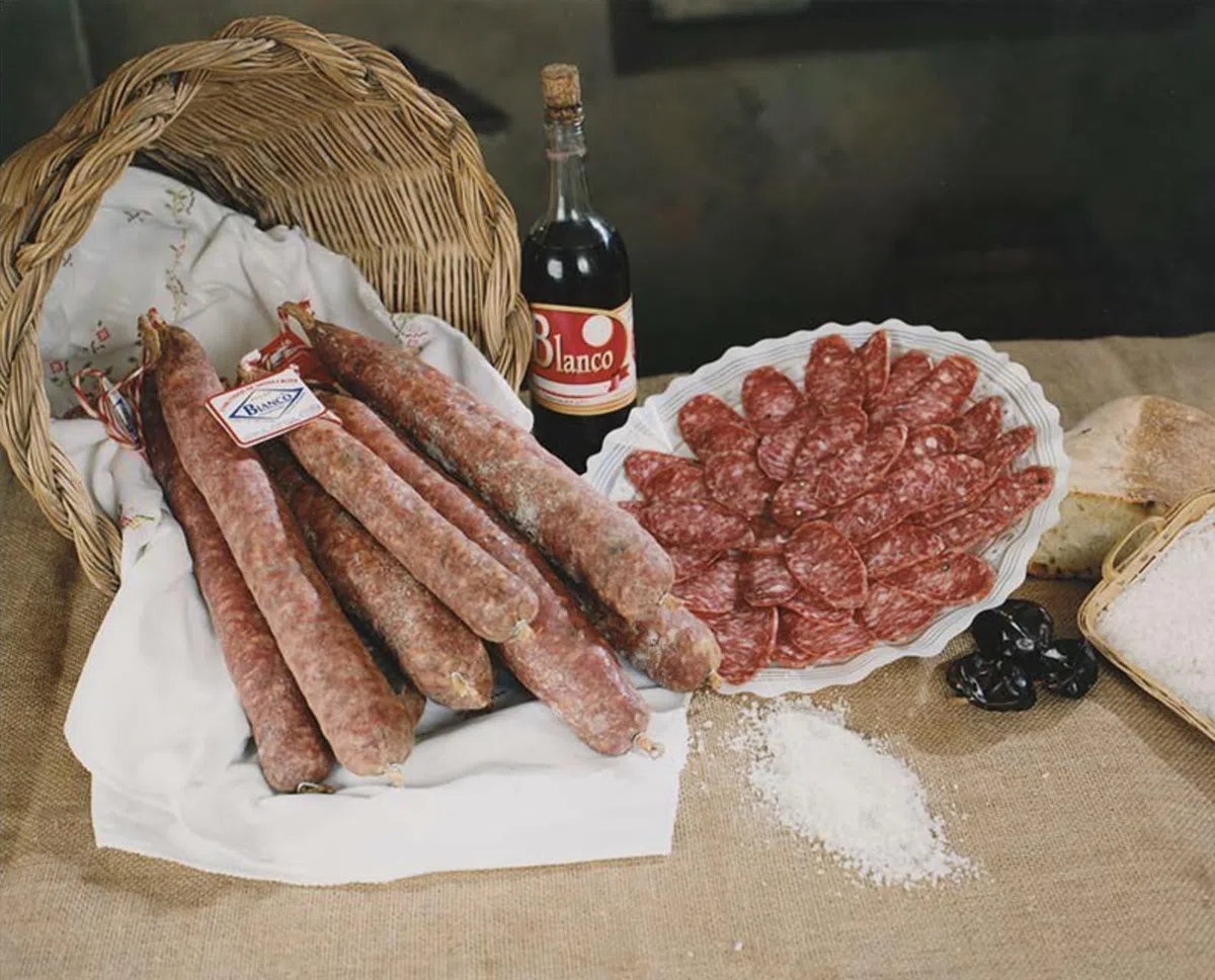 Salchichón Extra de Zamora. Salchichón Sarta de unos 500 grs. Picoteo salado ideal como aperitivo para cualquier ocasión. Producto artesano. Salchichón Herradura 100% Natural Zamorano.